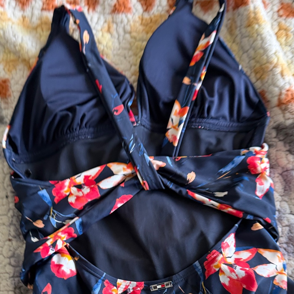 TOMMY HILFIGER women’s floral one piece! - Picture 4 of 5